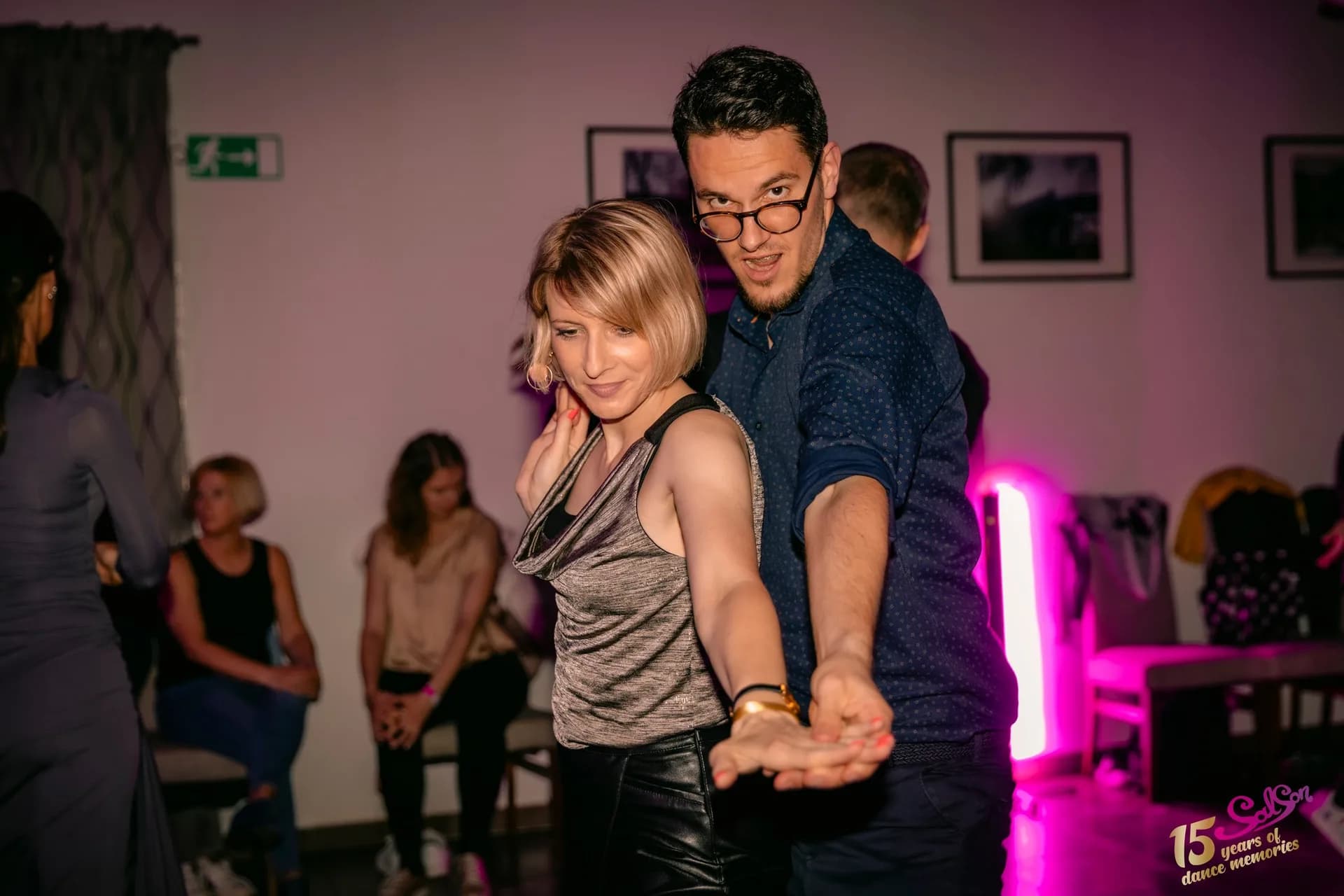Plesalca na plesnem večeru društva SalSon
